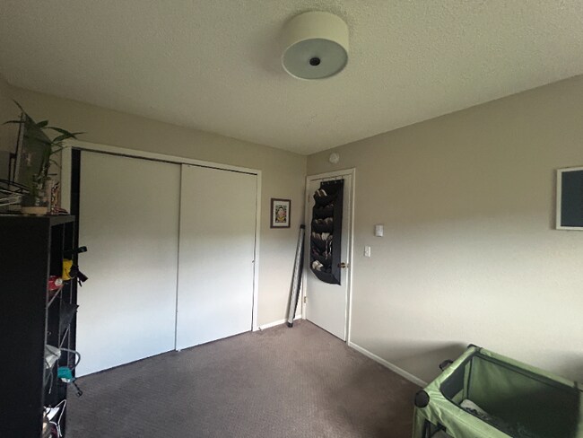 Building Photo - 1024 E Swallow Rd