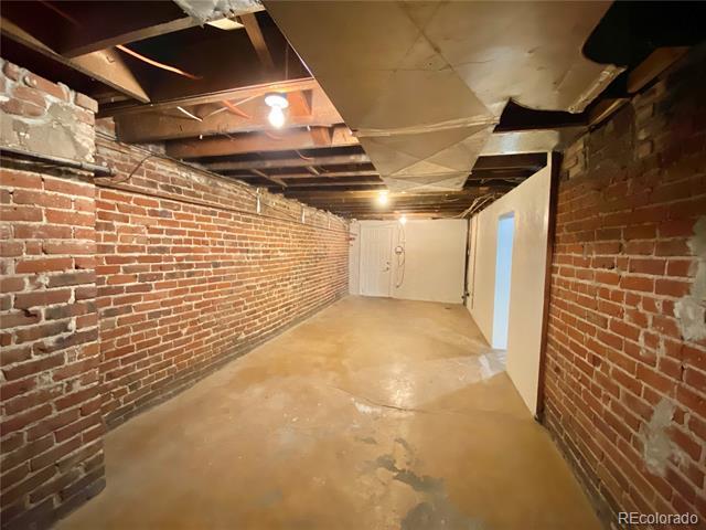 Building Photo - 1049 Corona St