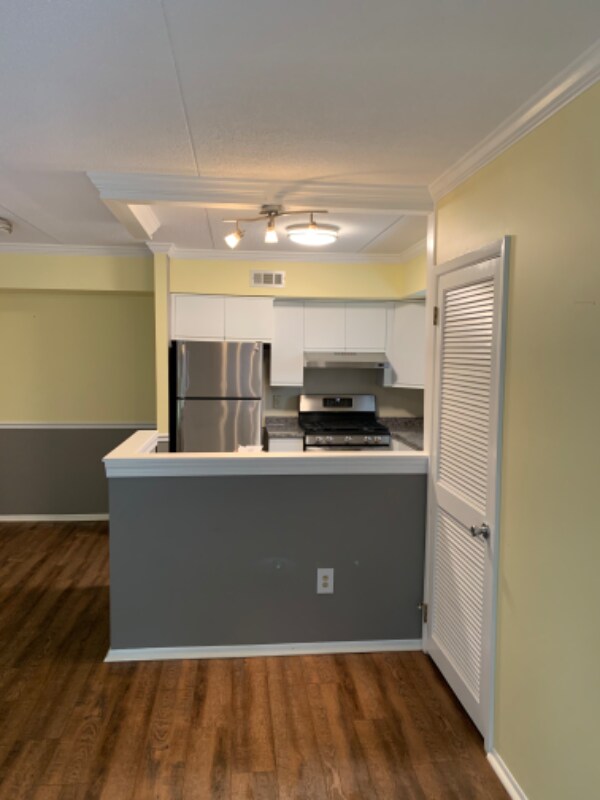 Building Photo - 6116 Hilltop Dr