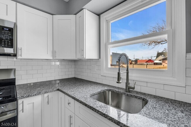 Building Photo - 417 Highland Pl