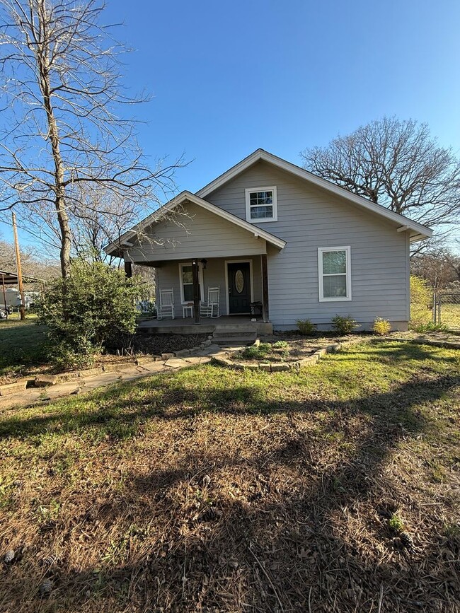 Building Photo - Charming two bedroom home on 3.5 acres in ...