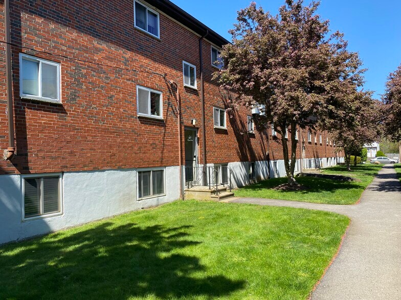 Building Photo - 40 Bryon Rd