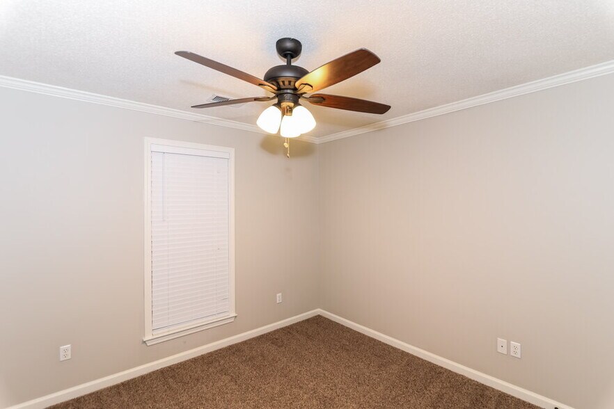 Building Photo - 7691 Shadow View Cove