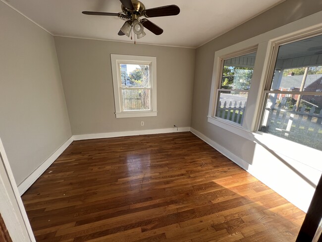 Bedroom 1 - no closet - 829 W Mountcastle St