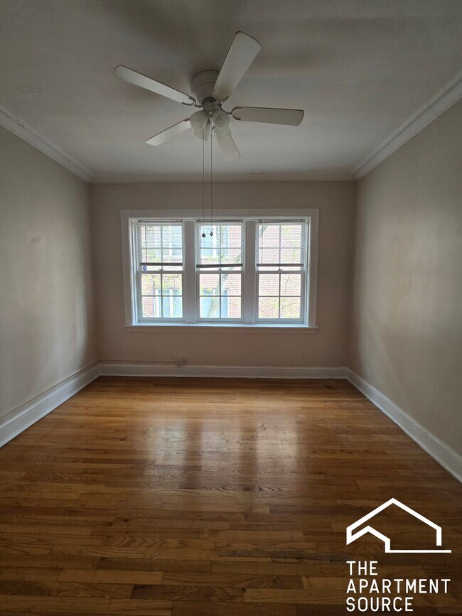 Building Photo - 1452 Oak Ave
