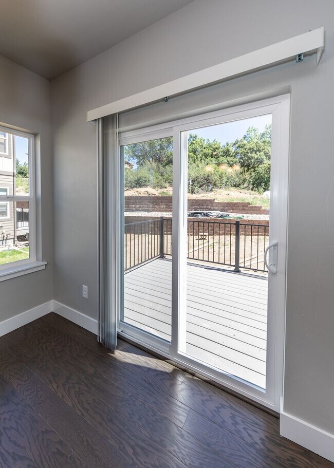 Building Photo - 3 Bedroom Contemporary Townhome off of Austin Bluffs