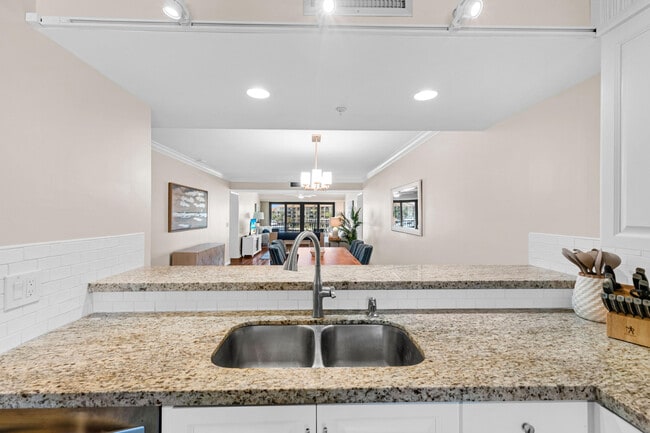 Building Photo - 1501 Marina Isle Way