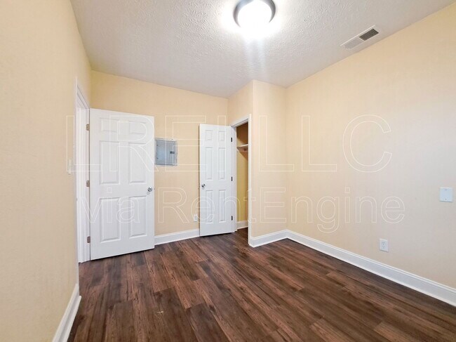 Building Photo - 2751 Alford Ave