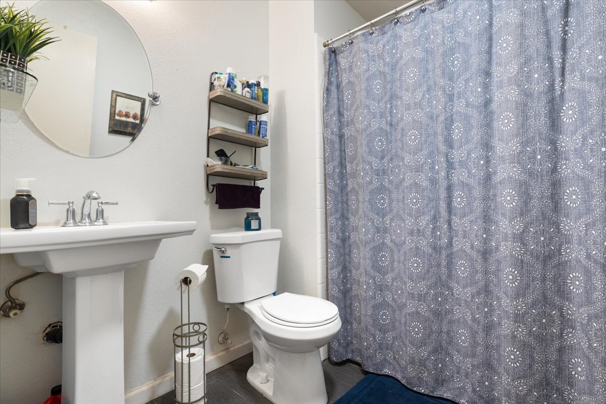 Building Photo - 1581 W Swain Rd