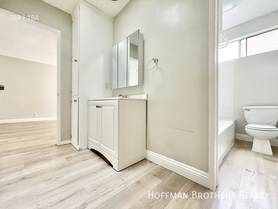 Building Photo - 5452 Sierra Vista Ave