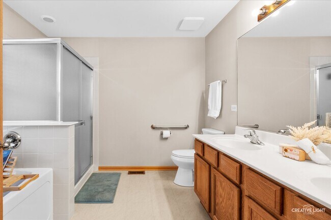 Building Photo - 2772 Cranston Cir