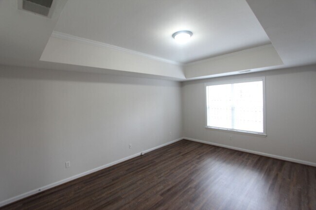 Building Photo - Wonderful and Large 3 Bedroom 2.5 Bath Townhome w/Garage