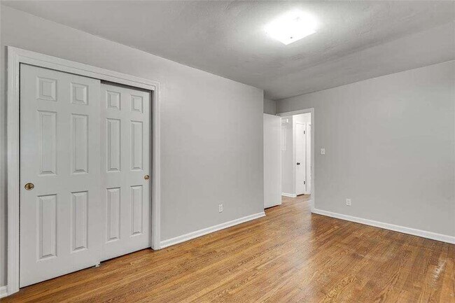 Building Photo - 799 Marstevan Dr NE