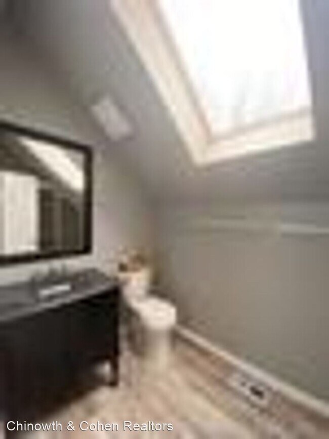 Building Photo - 2 br, 2.5 bath House - 1621 S Quaker Ave U...