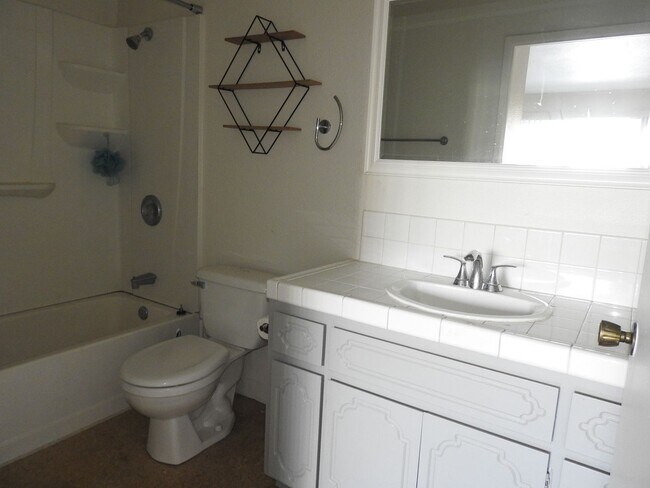 Building Photo - 4481mont