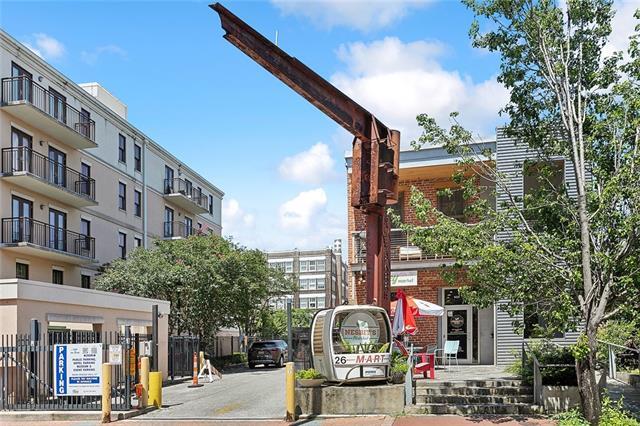 Building Photo - 920 Poeyfarre St