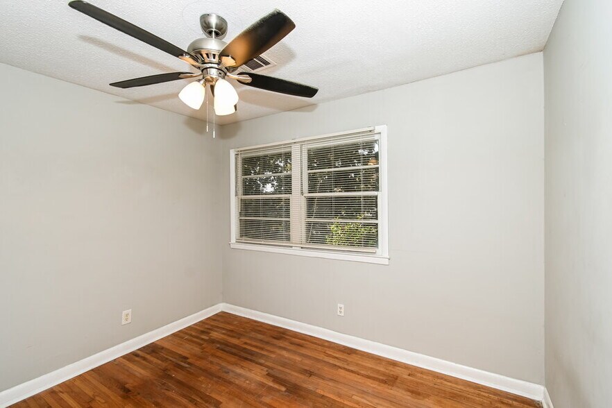 Building Photo - 3990 Rutgers Dr SW