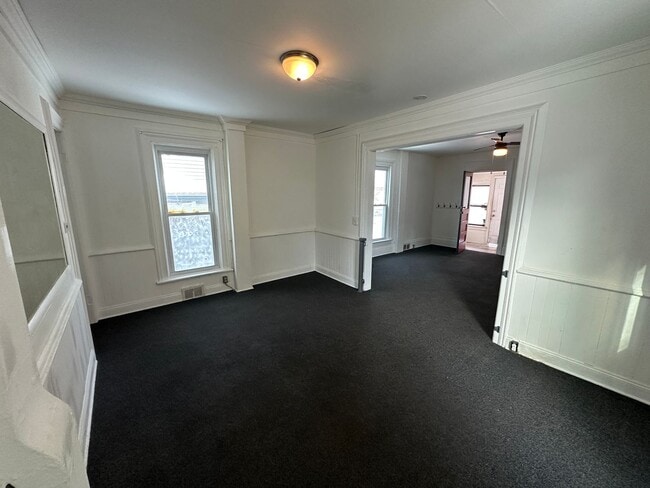 Building Photo - 190 Young St