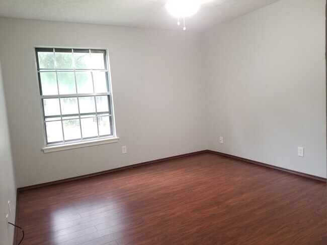 Building Photo - 3911 Brightwood Dr