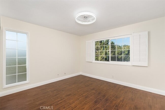 Building Photo - 2 Meadowsweet Way