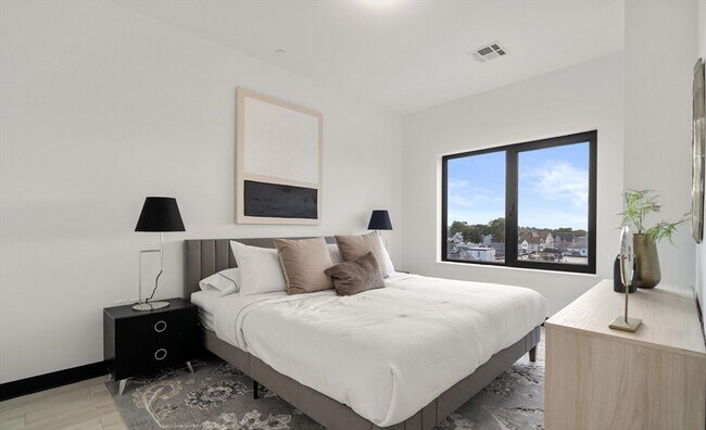 Building Photo - 600 Broadway