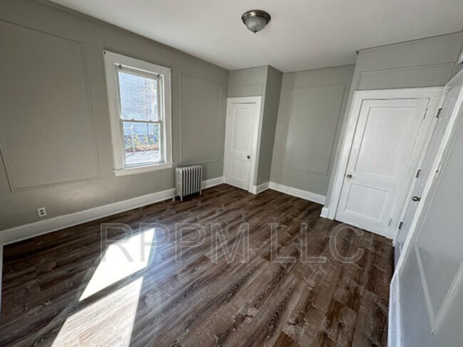 Building Photo - 100-102 Grand Ave, #1L