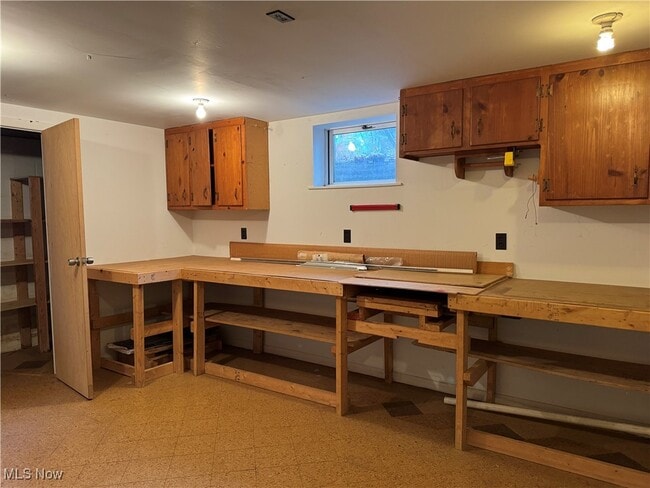 Building Photo - 8896 Spring Valley Dr