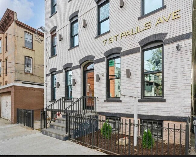 Building Photo - 7 St Pauls Ave