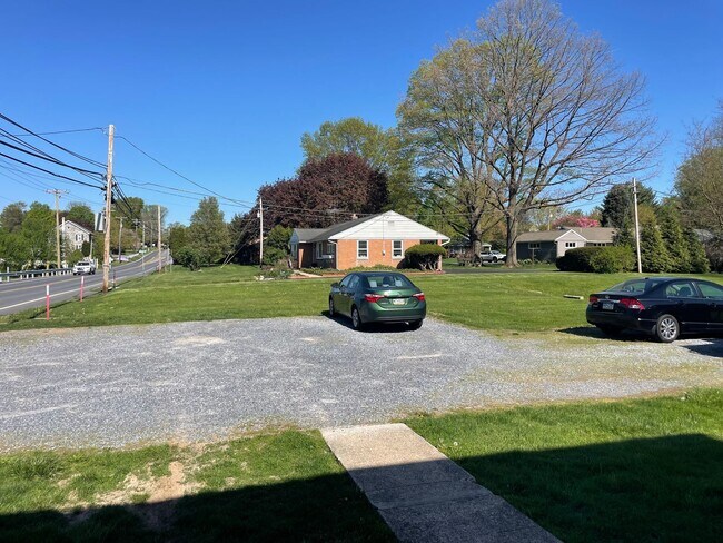 Building Photo - 632 W Orange St