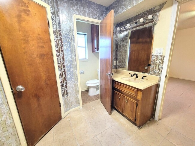 Building Photo - 12811 Stillington Dr