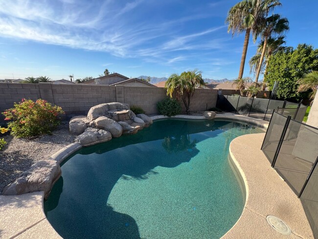 Building Photo - Charming home with a private fenced pool i...