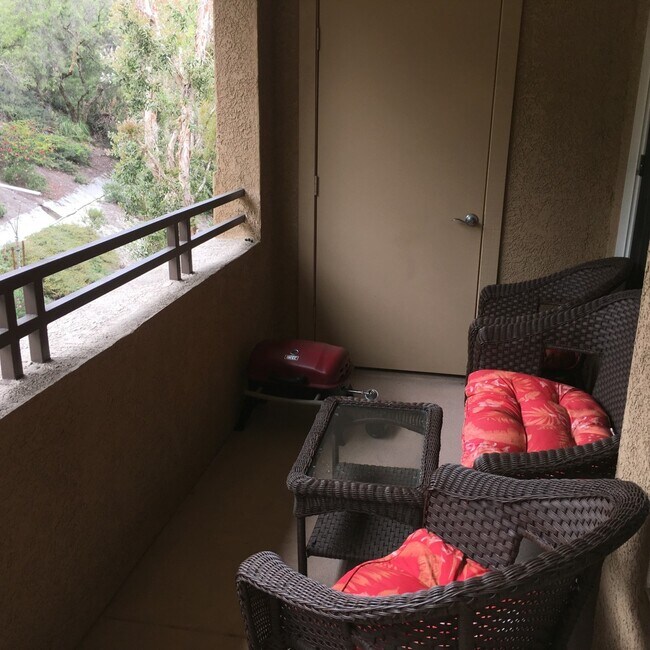 Building Photo - FURNISHED  1 bed/ 1 bath updated home in Aliso Viejo w/Fireplace