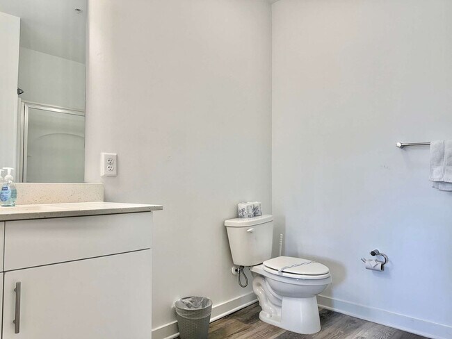 Building Photo - 542 Boulevard NE