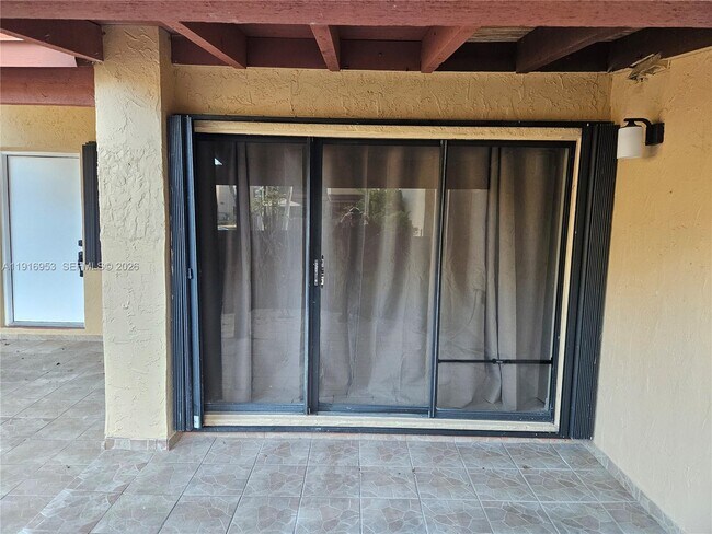 Building Photo - 311 W Park Dr