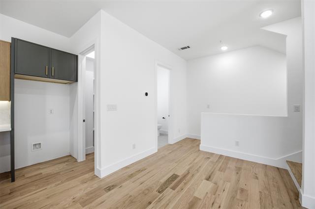 Building Photo - 4605 Belmont Ave