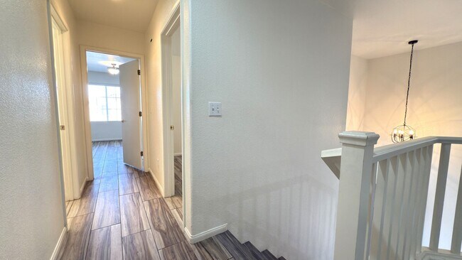 Building Photo - 10631 Streamside Ave