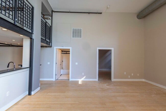 Building Photo - Cozy 1Bed/1Bath with Loft in Downtown Balt...