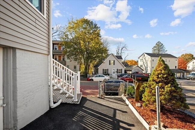 Building Photo - 9 Upsala St