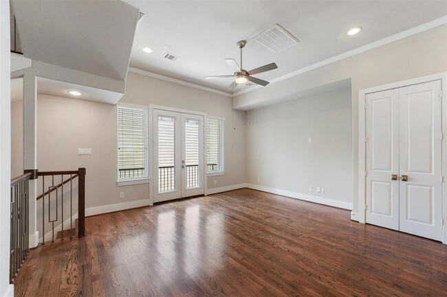 Building Photo - 5623 Kansas St