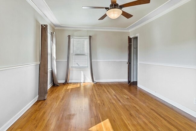 Building Photo - 3423 N Springfield Ave