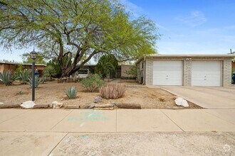 Building Photo - Eastside 4 Bedroom Home with Pool