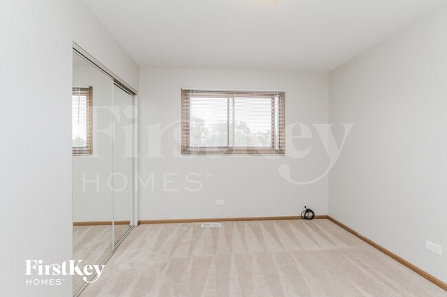 Building Photo - 753 Willow Rd