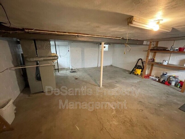 Building Photo - 157 Merritt Ave