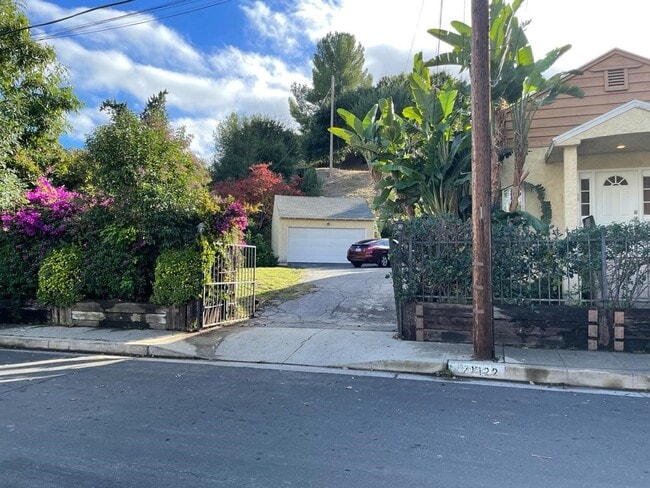 Building Photo - 21122 Avenue San Luis