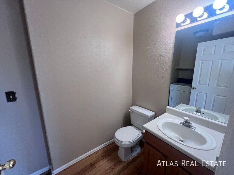 Building Photo - 3260 Capstan Way