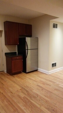 Primary Photo - 4452 N Drake Ave