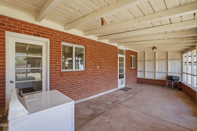 Building Photo - 4026 E Alhambra Pl