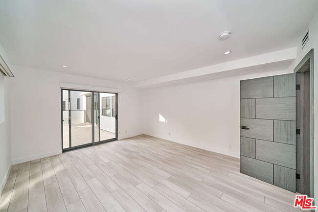 Building Photo - 145 S Maple Dr