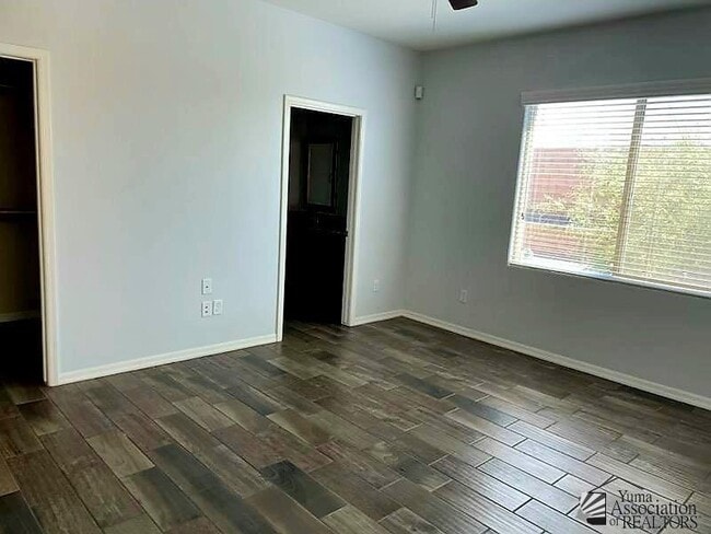 Building Photo - 6033 E Morning Ln