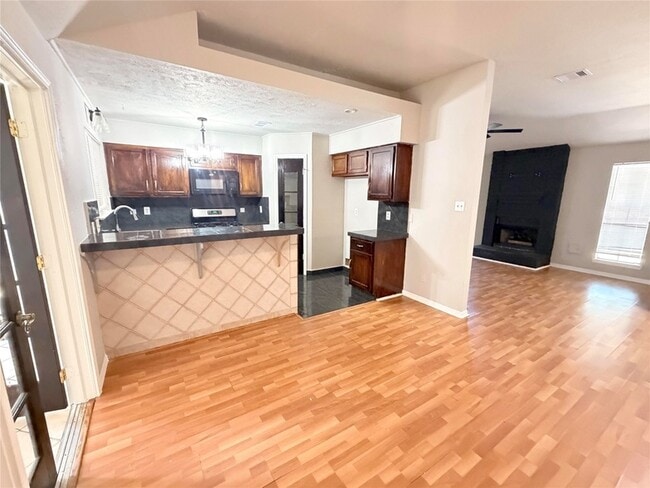 Building Photo - 7111 Feather Creek Dr